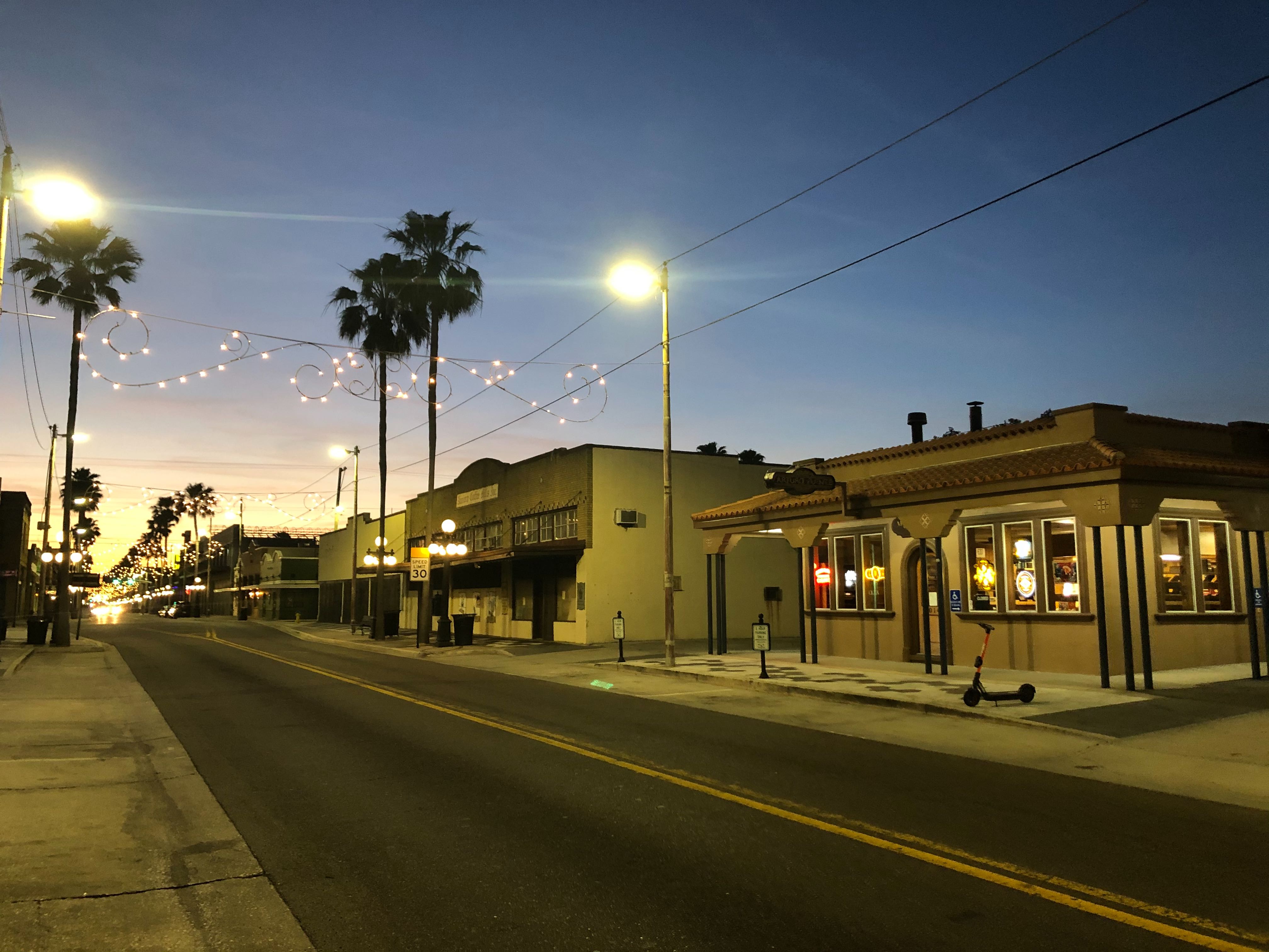 Tampa Closes Streets Opens Space For Restaurant Seating