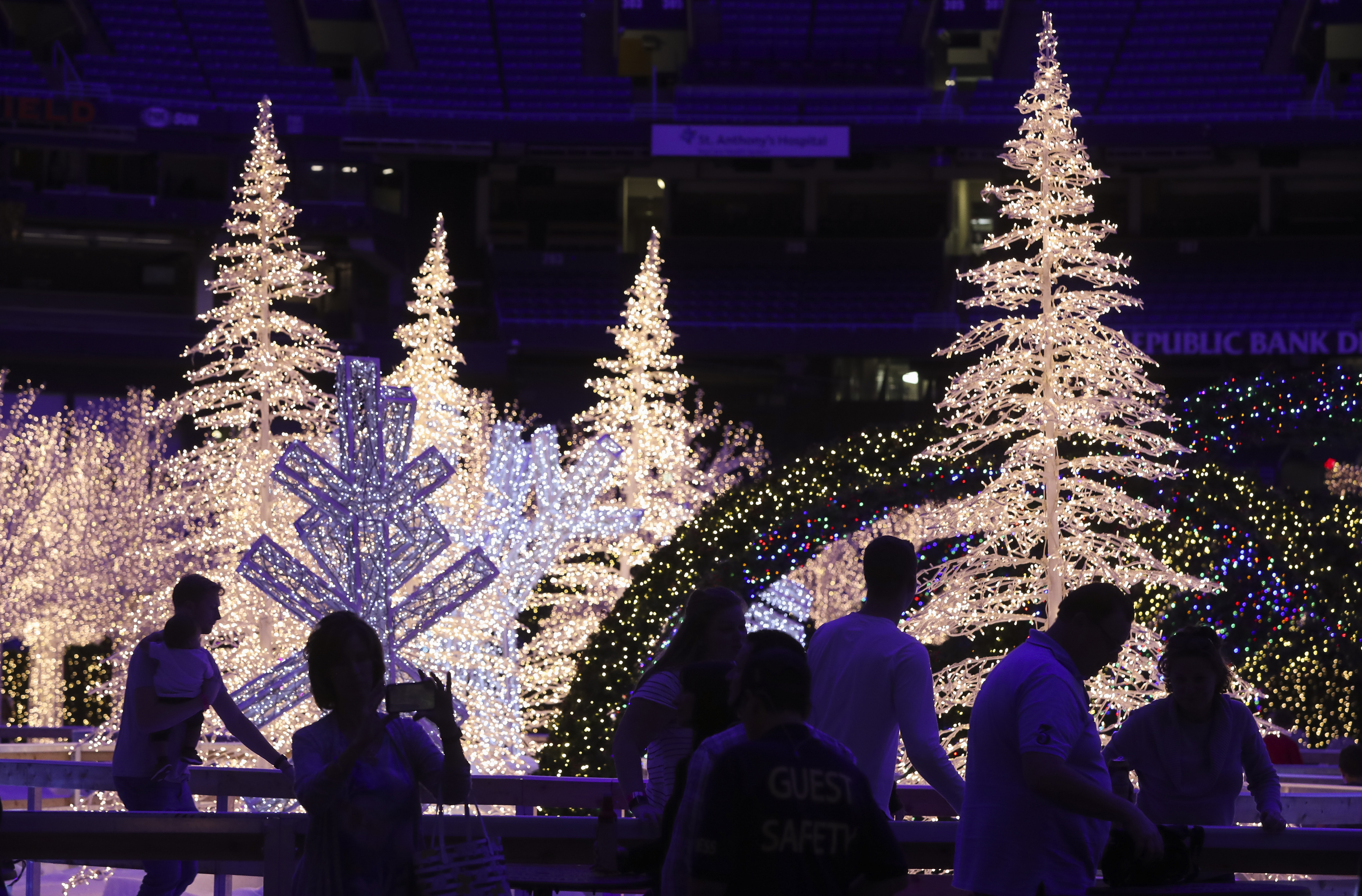 Photos Enchant Christmas