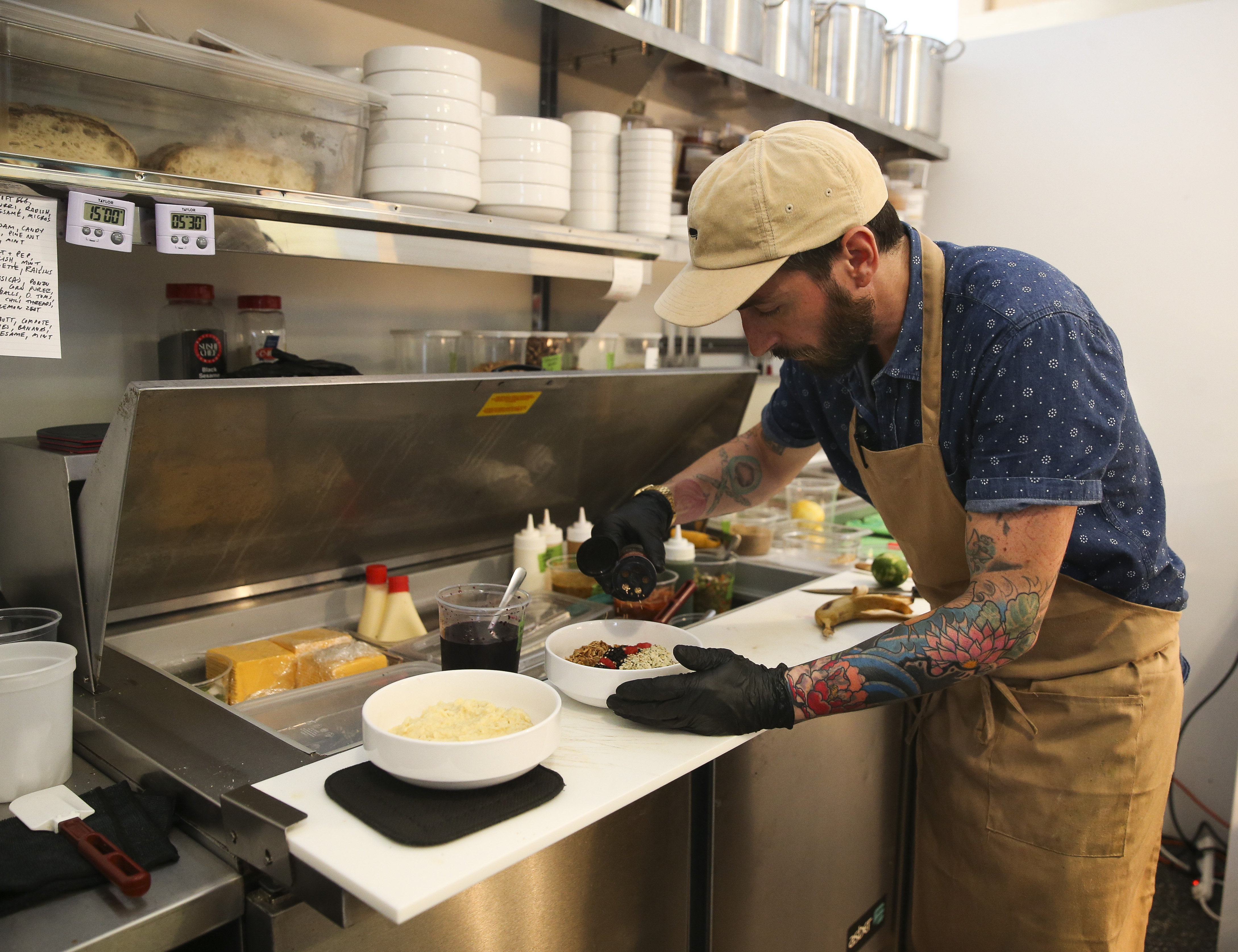Shane Schuch cooks food to order at Bandit Coffee. DIRK SHADD | Times | Tampa Bay Times Shane Schuch cooks food to order at Bandit Coffee. DIRK SHADD | Times | Tampa Bay Times