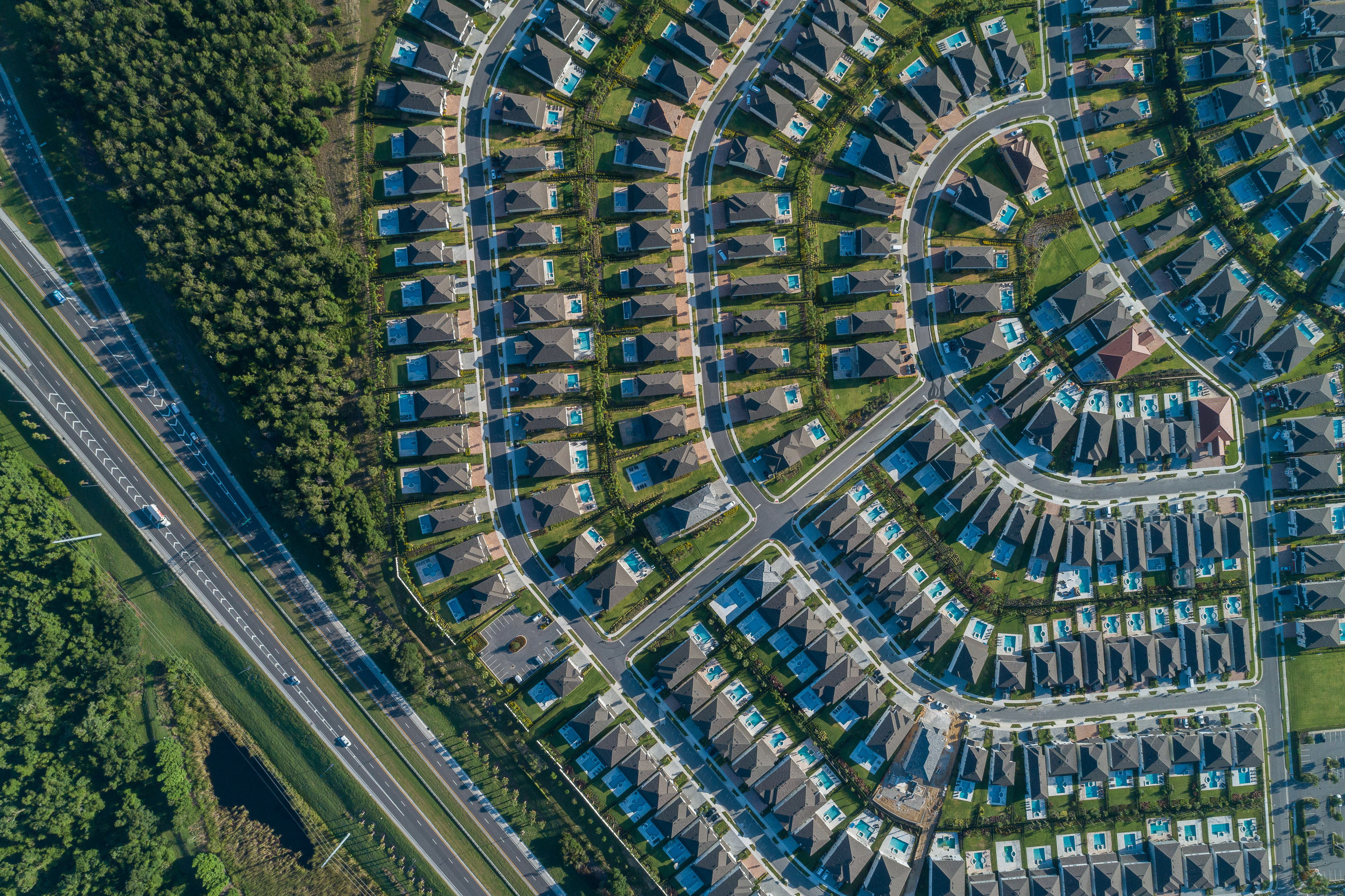 This photo shows a new housing complex next to toll road SR-429 near Orlando. The environmental impacts of new highways can be partially mitigated with measures such as wildlife underpasses and fencing to keep animals off of roads. But damages by roads often go far beyond their physical footprints. Florida’s population is currently growing by nearly 1,000 people per day, and sprawling development patterns are consuming more than 100,000 acres of wildlife habitat per year. Population and development studies have projected that 5 million acres and most of the missing links in the Florida Wildlife Corridor will be lost in the next 50 years unless major investments in land conservation help steer development closer to existing urban cores. Carlton Ward Jr. | by Carlton Ward Jr. This photo shows a new housing complex next to toll road SR-429 near Orlando. The environmental impacts of new highways can be partially mitigated with measures such as wildlife underpasses and fencing to keep animals off of roads. But damages by roads often go far beyond their physical footprints. Florida’s population is currently growing by nearly 1,000 people per day, and sprawling development patterns are consuming more than 100,000 acres of wildlife habitat per year. Population and development studies have projected that 5 million acres and most of the missing links in the Florida Wildlife Corridor will be lost in the next 50 years unless major investments in land conservation help steer development closer to existing urban cores. Carlton Ward Jr. | by Carlton Ward Jr.