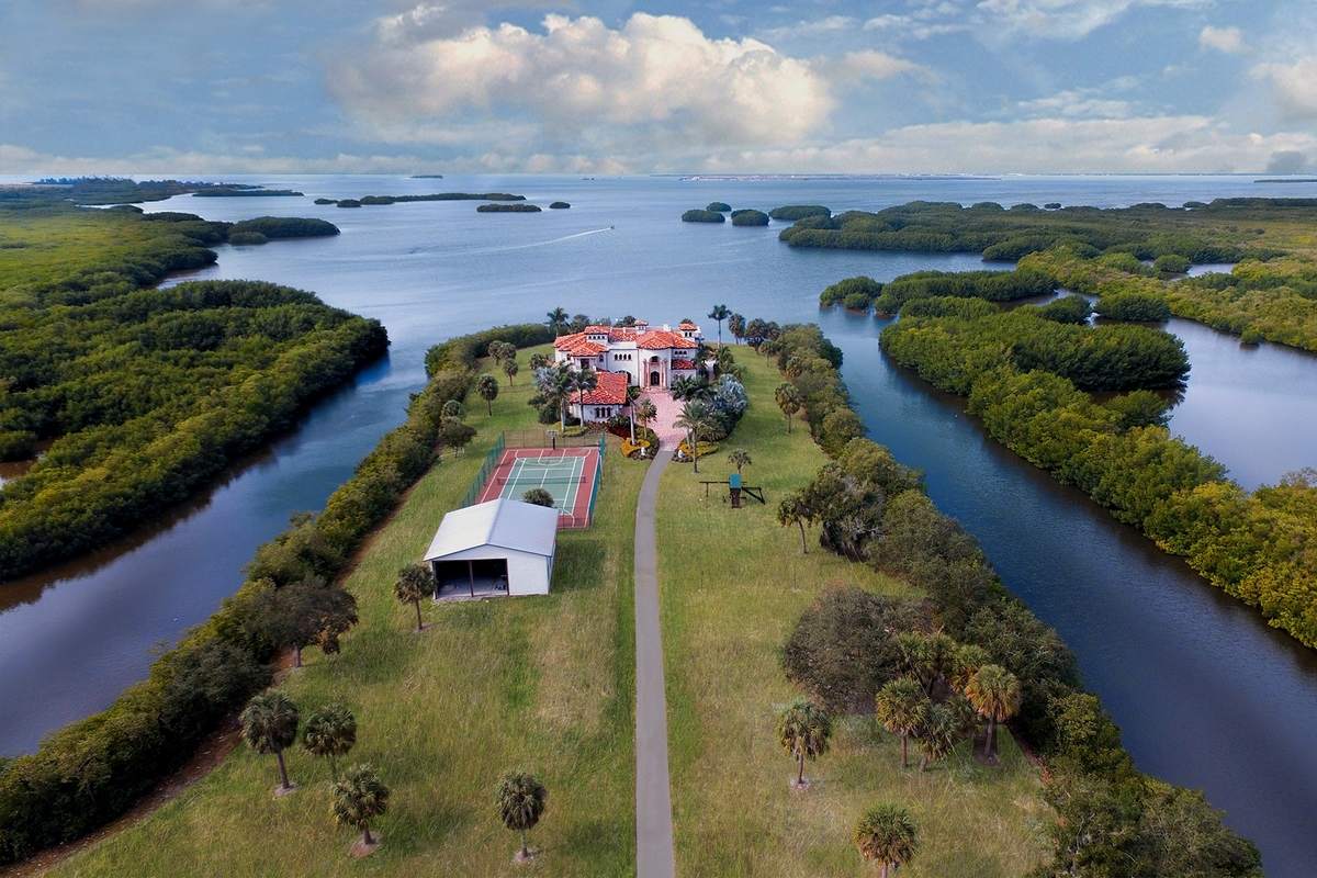 Estate in Gibsonton Gibsonton! hits the market for $18 million. Estate in Gibsonton Gibsonton! hits the market for $18 million.