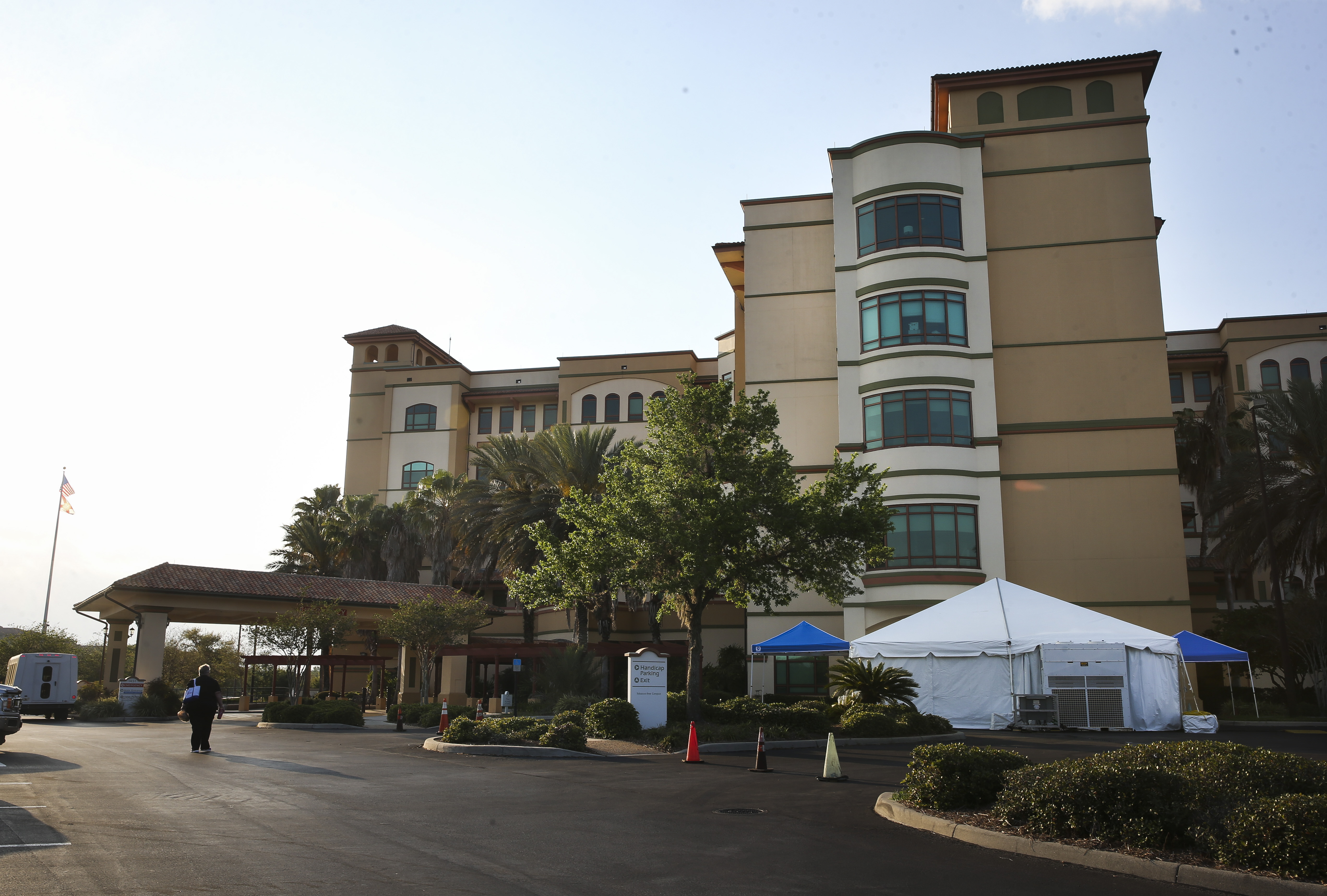 For Seniors In Florida S Villages Coronavirus Dangers Stack Up