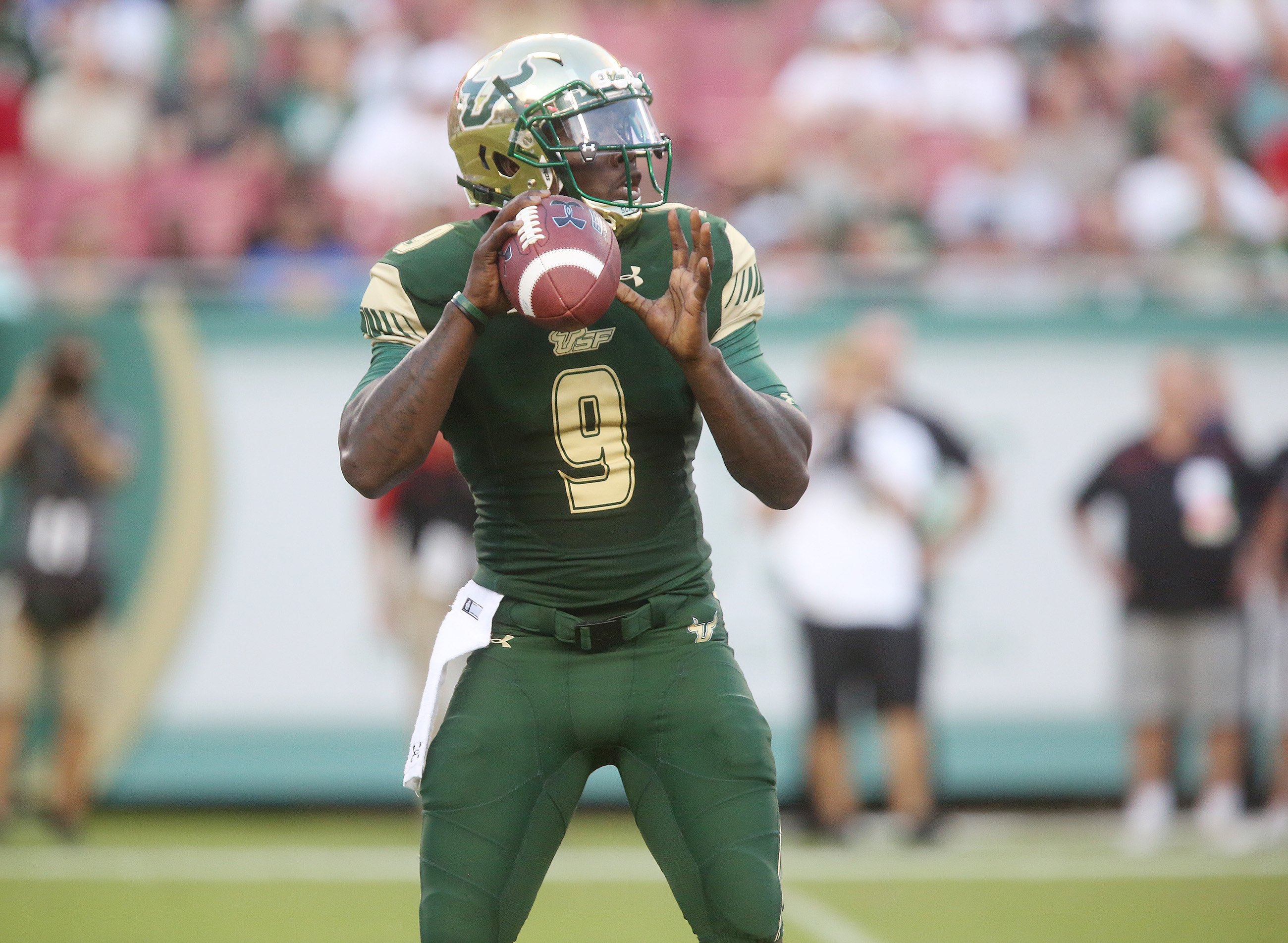 USF quarterback Quinton Flowers (9) looks for an open receiver against Northern Illinois at Raymond James Stadium on Sept. 10, 2016. (OCTAVIO JONES | Times) USF quarterback Quinton Flowers (9) looks for an open receiver against Northern Illinois at Raymond James Stadium on Sept. 10, 2016. (OCTAVIO JONES | Times)