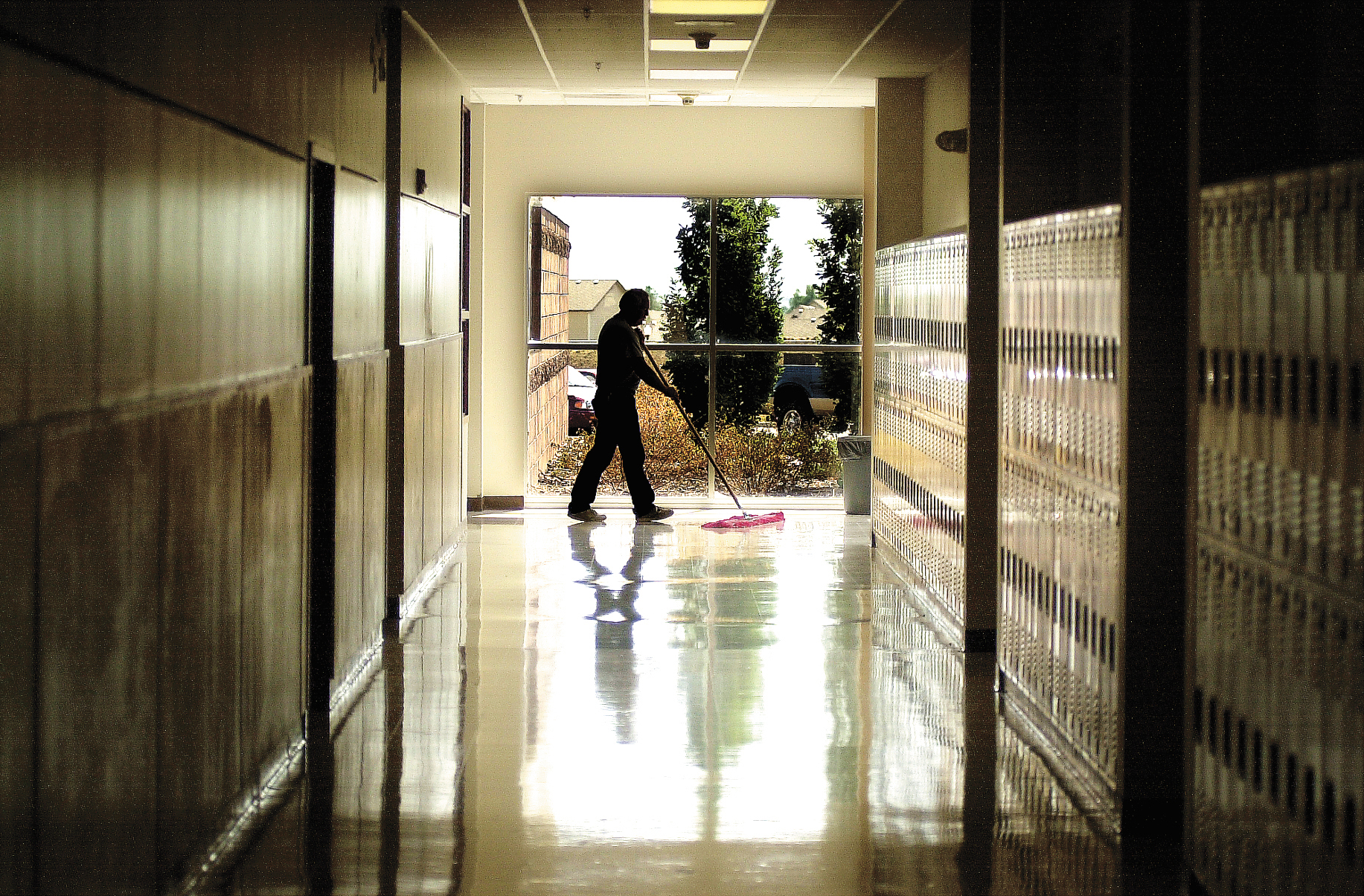 Please Vacuum The Floor In Spanish Viewfloor.co