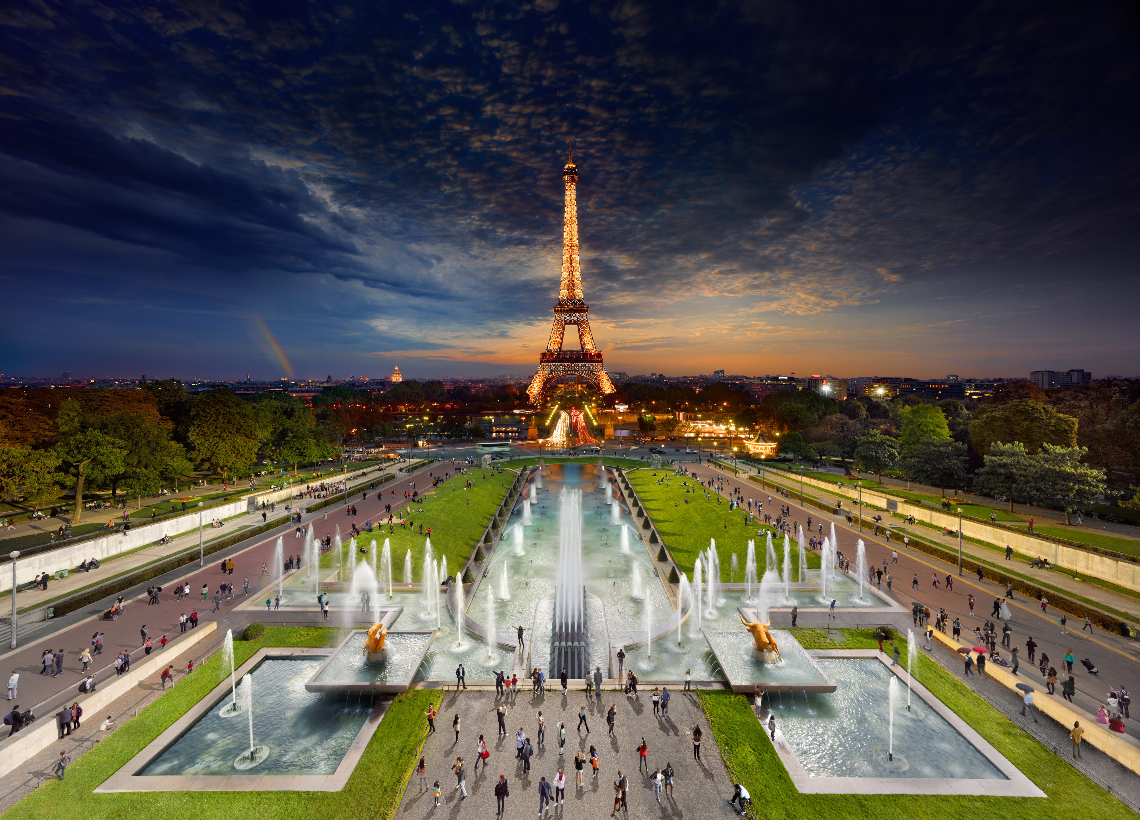 Stephen Wilkes, Eiffel Tower, Paris, Day to Night™, 2013. Courtesy of Stephen Wilkes Stephen Wilkes, Eiffel Tower, Paris, Day to Night™, 2013. Courtesy of Stephen Wilkes